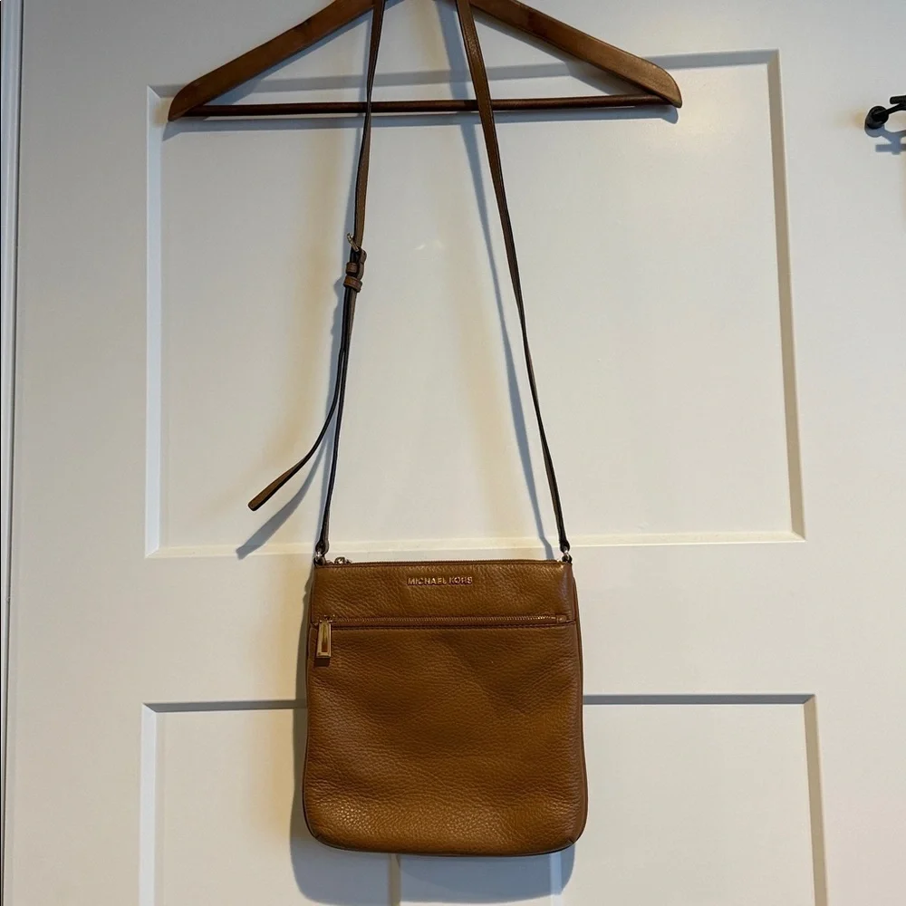 Michael Kors Tan Leather Messenger Bag MK caramel crossbody purse gold designer
